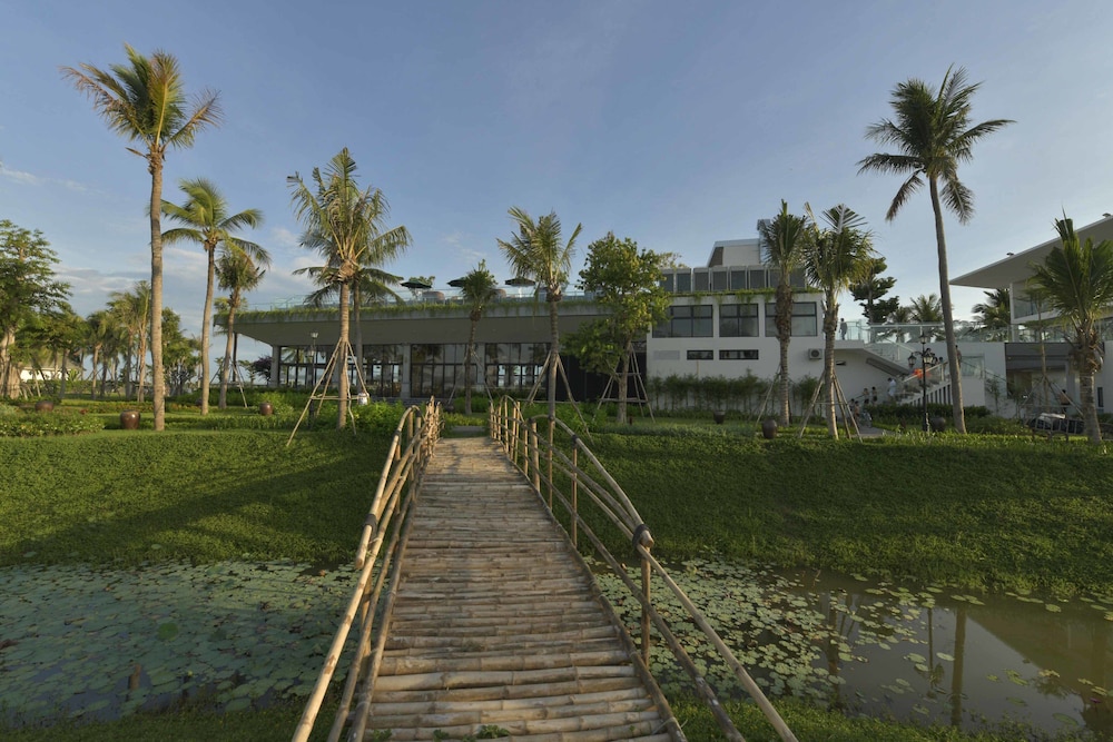 Luxury Lake View Villa Twins - Photo 29