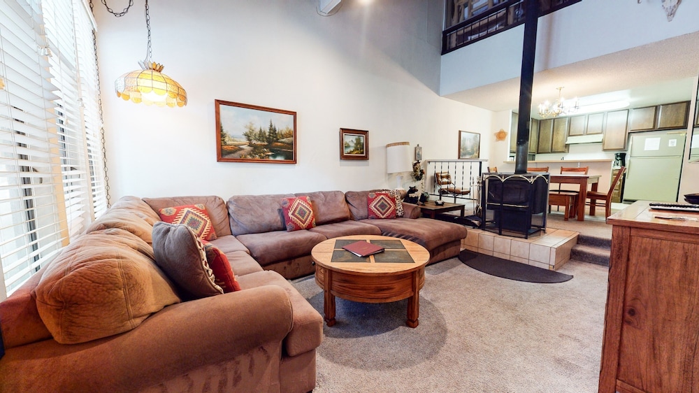 Condo, 2 Bedrooms