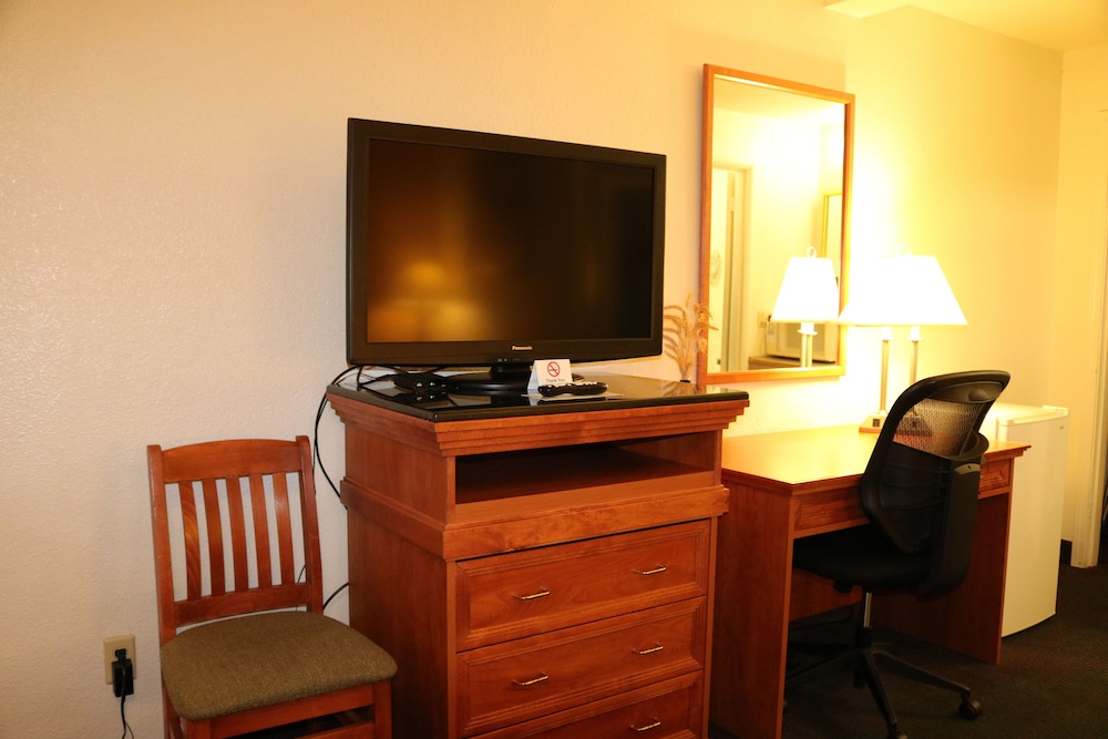 Standard Room, 1 Queen Bed, Accessible