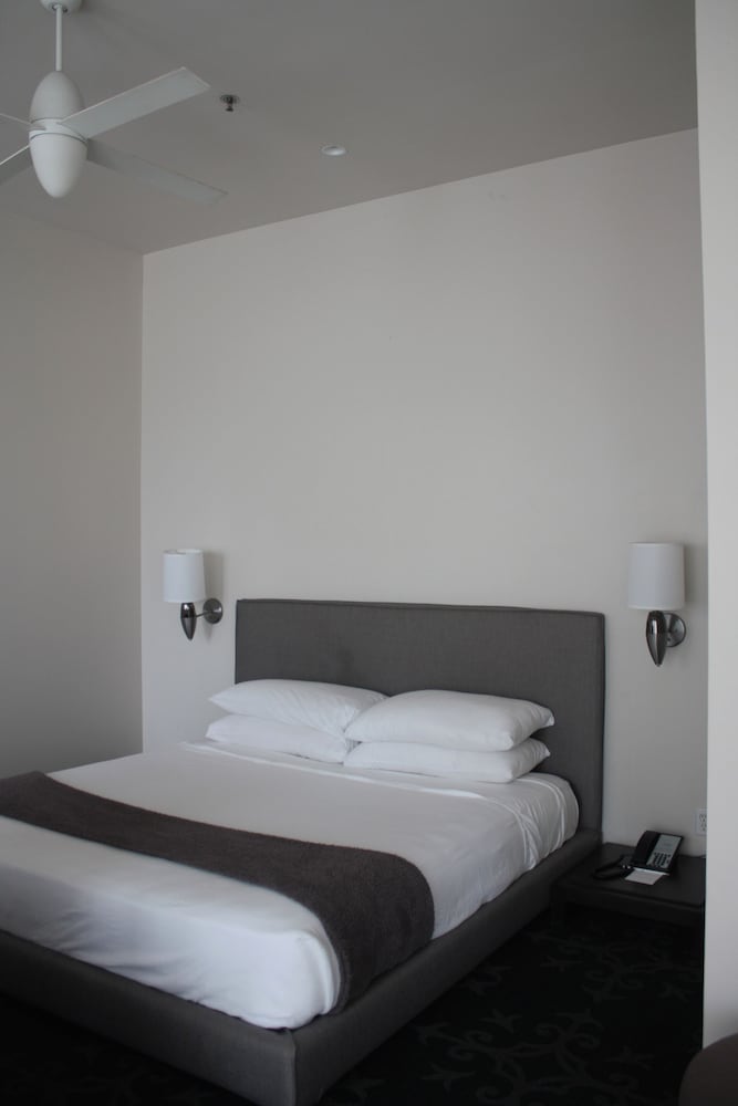 Deluxe Room, 1 King Bed, City View (Artist Loft - LSNK) photo 3