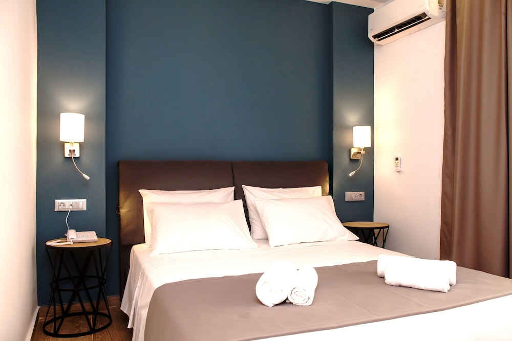 Deluxe Apartment, 1 Queen Bed with Sofa bed, Non Smoking, Partial Sea View photo 3