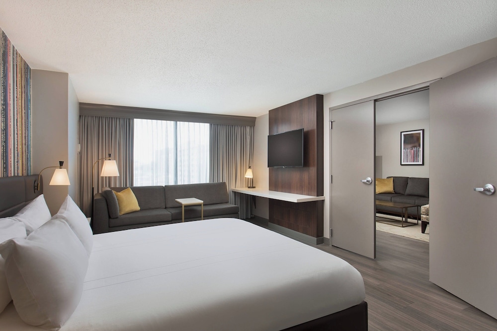 Suite, 1 Bedroom - Photo 3