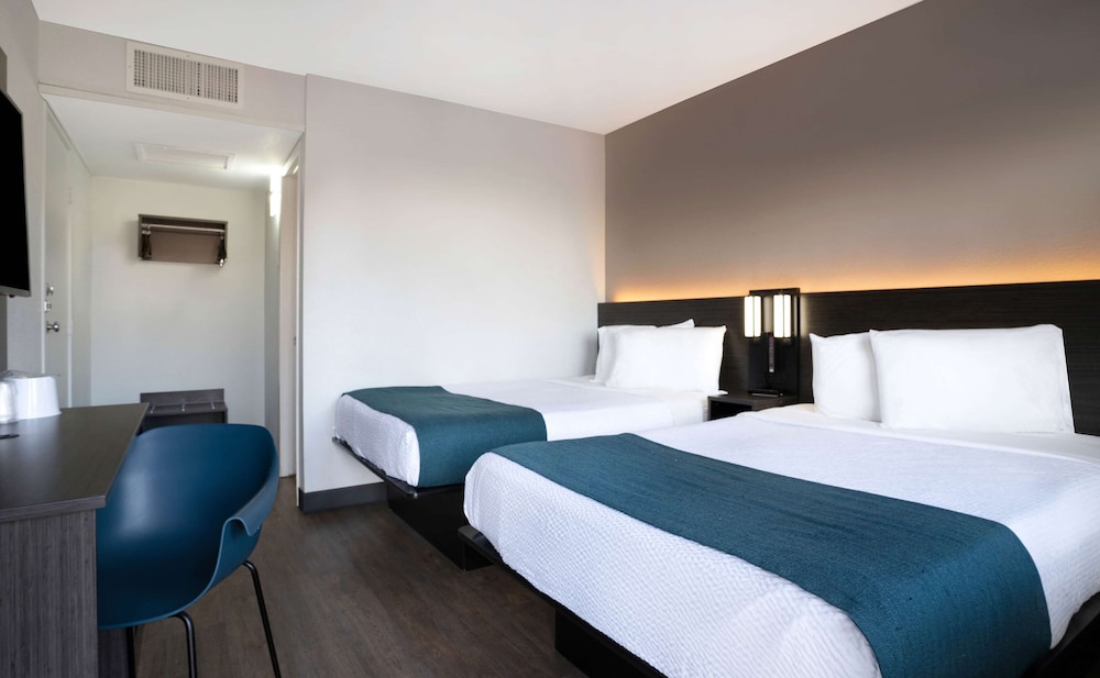 Deluxe Room, 2 Double Beds, Non Smoking, Refrigerator & Microwave
