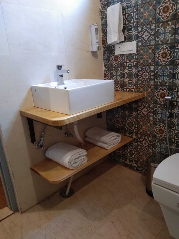 Deluxe Room - Photo 9