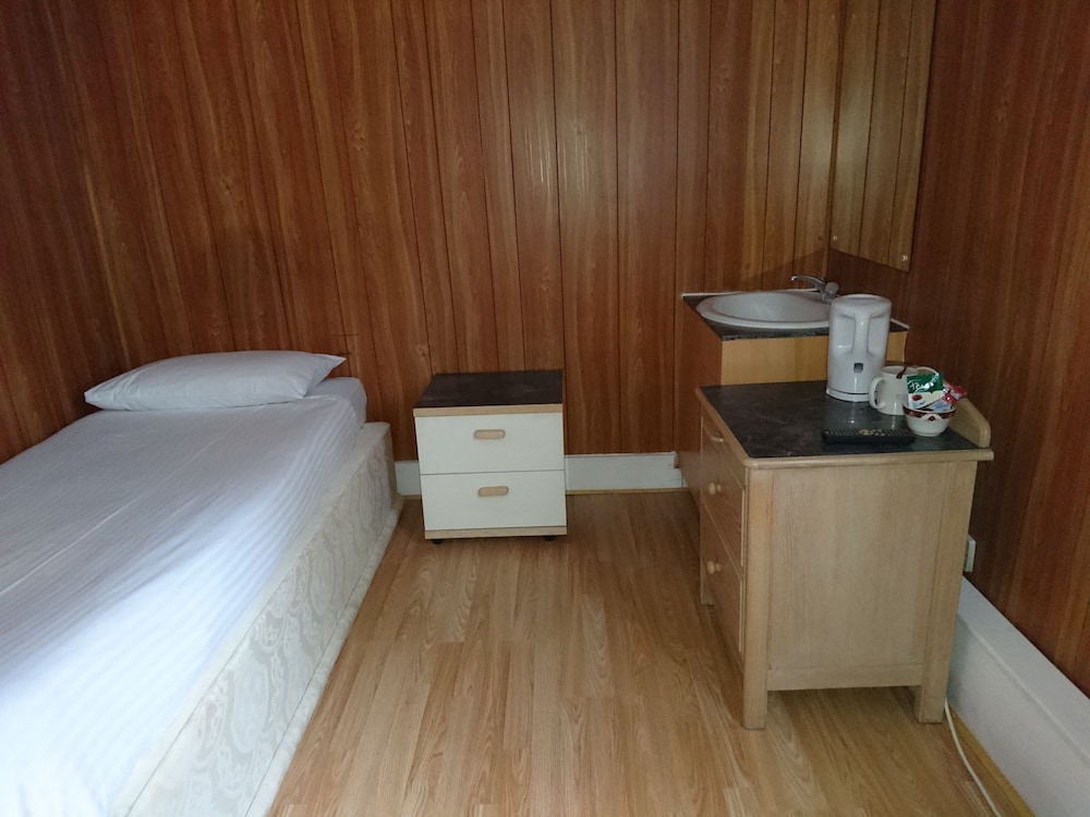 Economy Single Room, Shared Bathroom