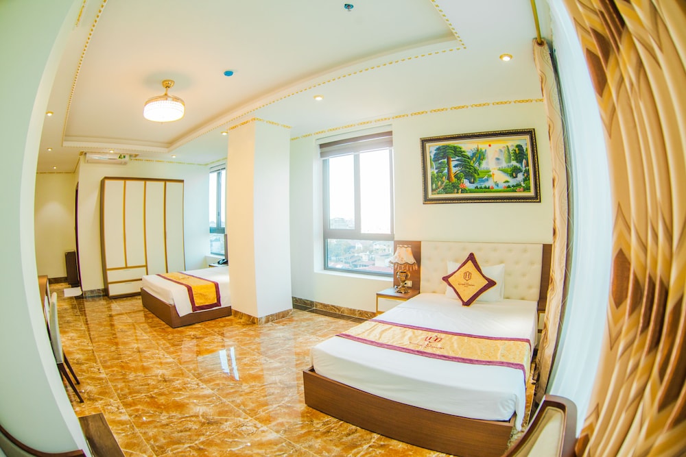 Superior Twin Room, 2 Queen Beds, City View, Corner photo 3