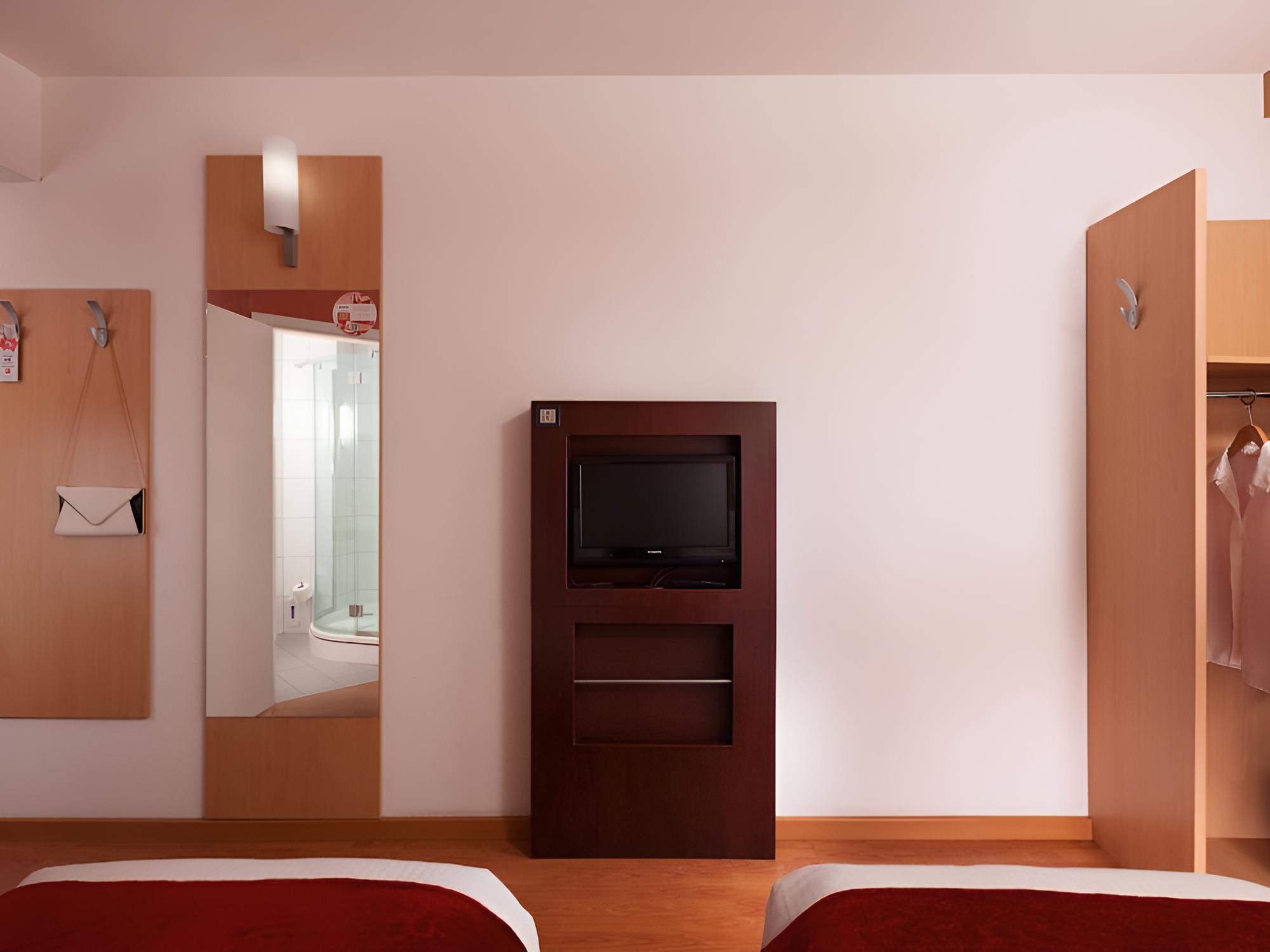 Standard Room, 2 Twin Beds photo 2