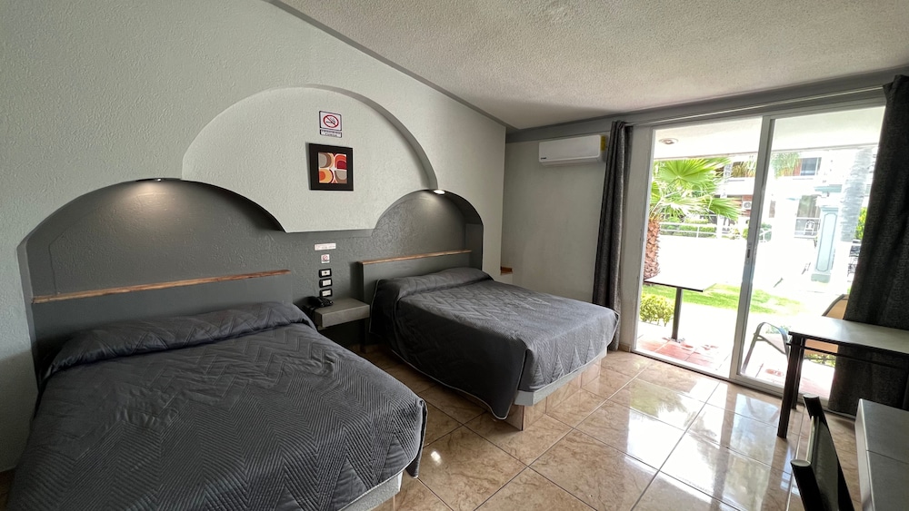 Executive Room, 1 Bedroom, Non Smoking, Pool View photo 1