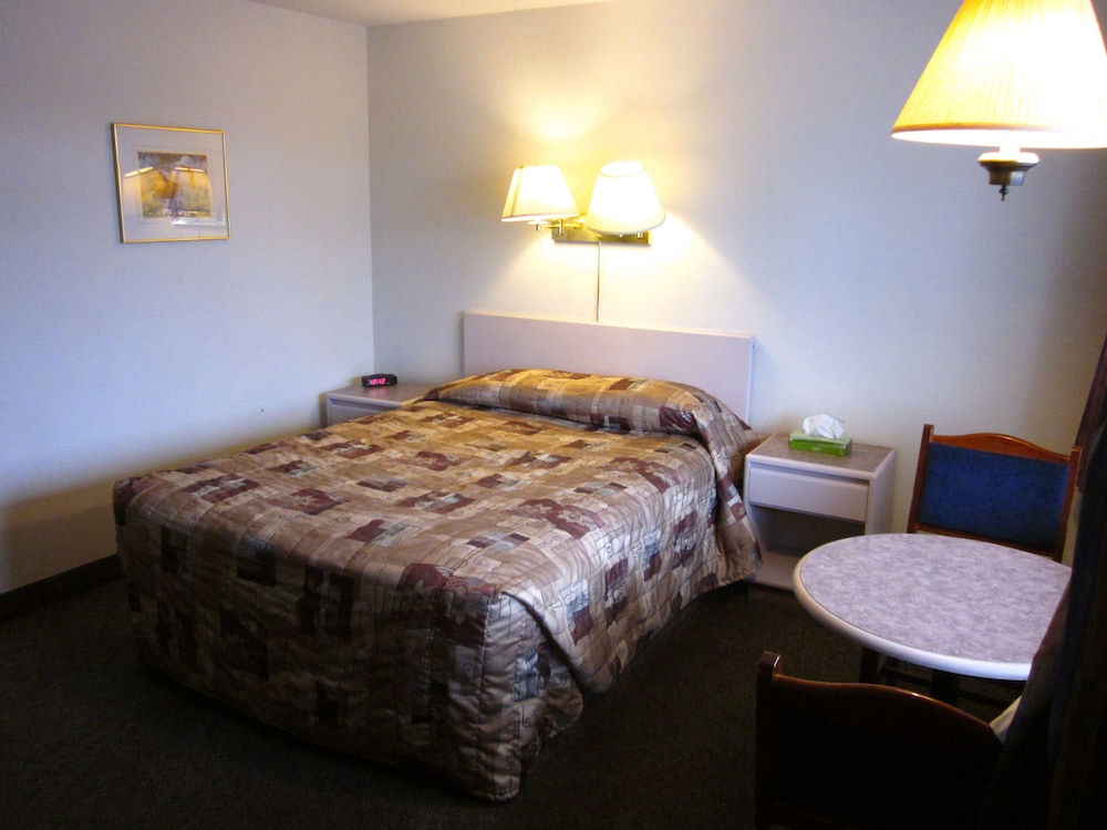 Economy Room, 1 Queen Bed, Smoking photo 3