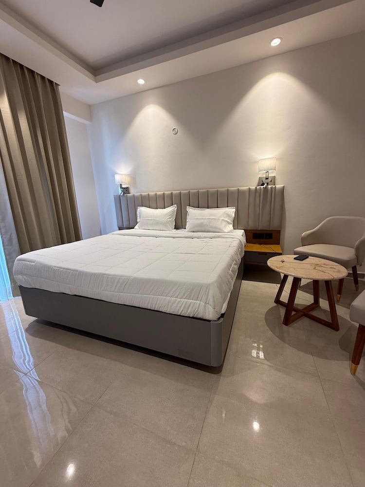 Deluxe Double Room, Balcony, City View