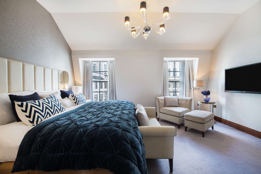 Conrad Suite thumbnail 5