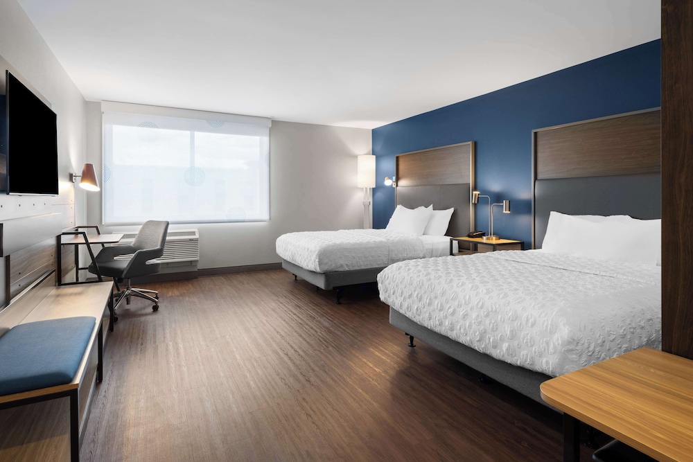 Room, 2 Queen Beds, Accessible, Bathtub - Photo 3