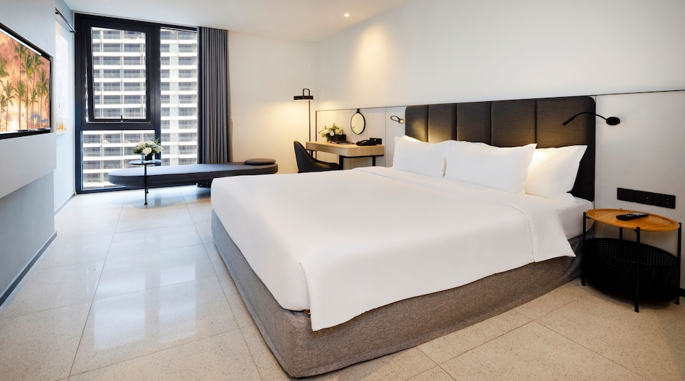 Deluxe Plus King Room - Photo 2