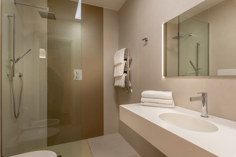 Executive Room - Photo 14