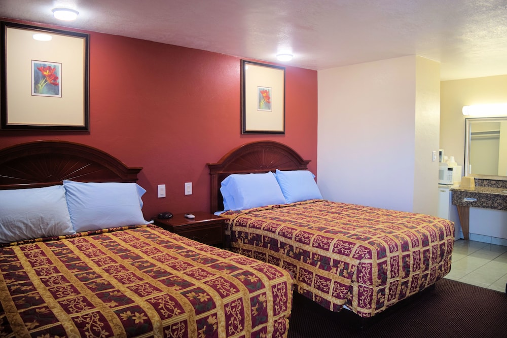 Standard Room, 2 Queen Beds photo 3