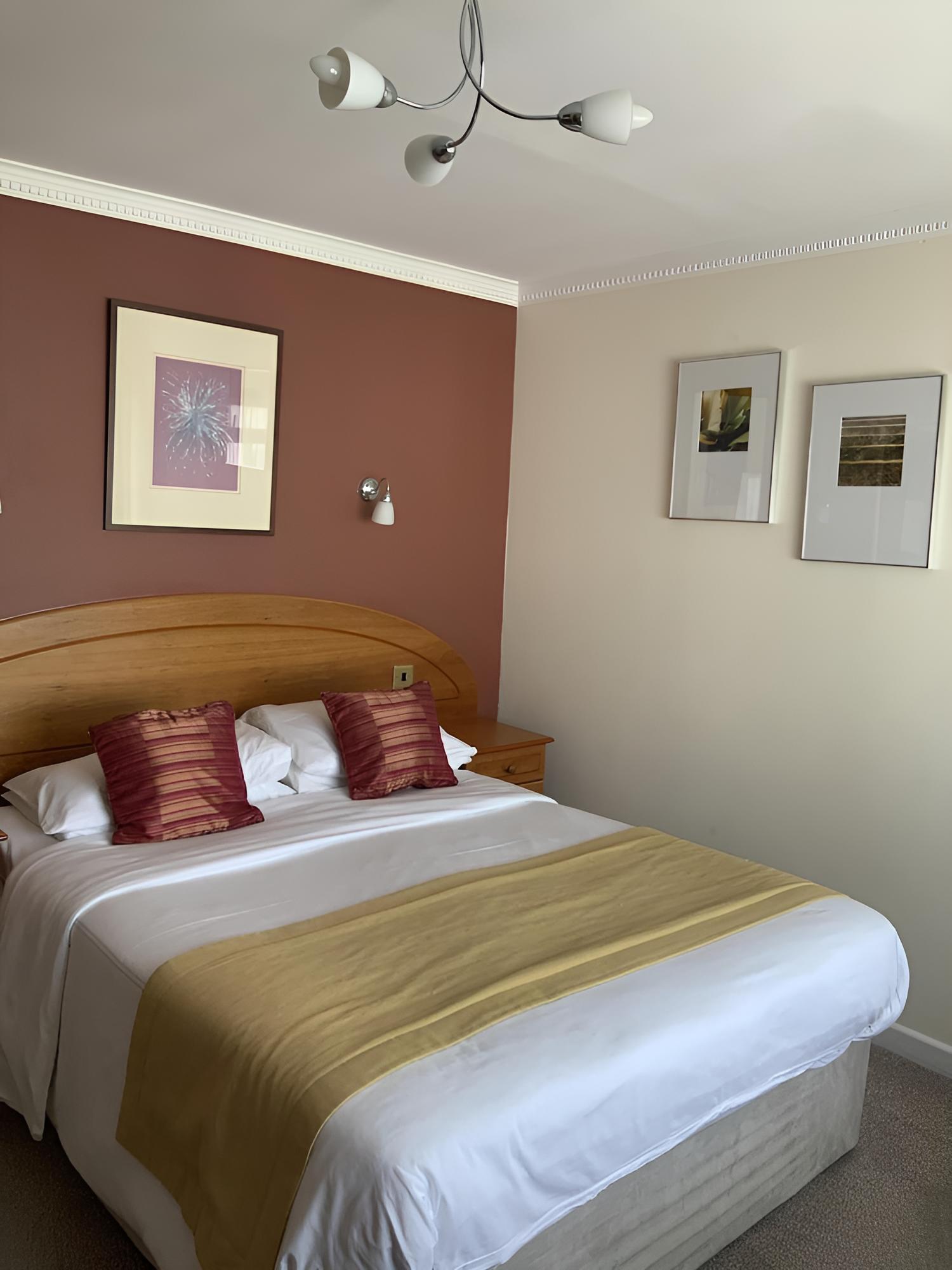 Double Room, Ensuite (Partial Coastal View) photo 3
