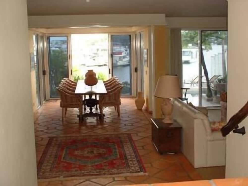 Standard Apartment, Multiple Bedrooms, Non Smoking, Kitchen (3 Bedrm Waterfnt Villa-2n) photo 2