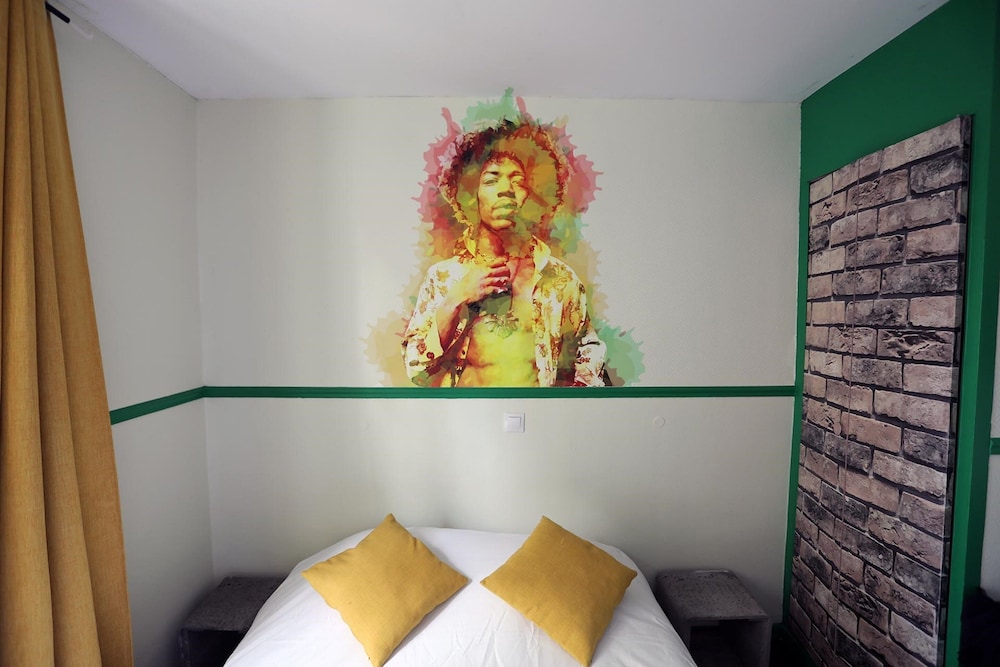 Double Room (Urban - 2 Theatre Tickets Included) photo 3