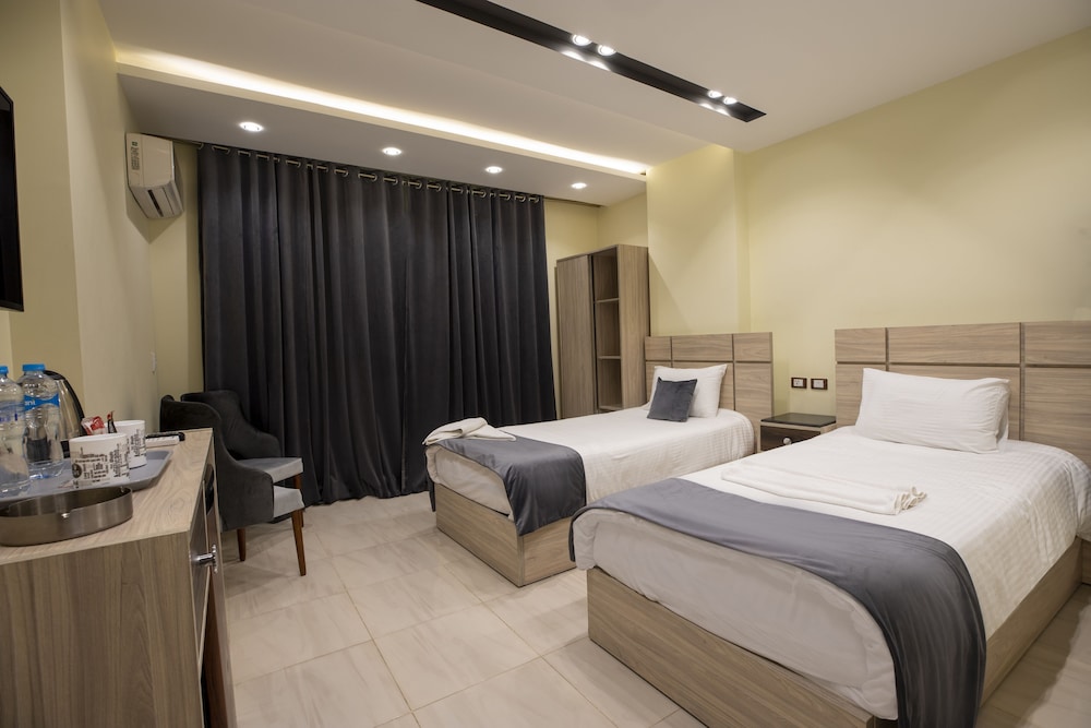 Deluxe Room - Photo 3