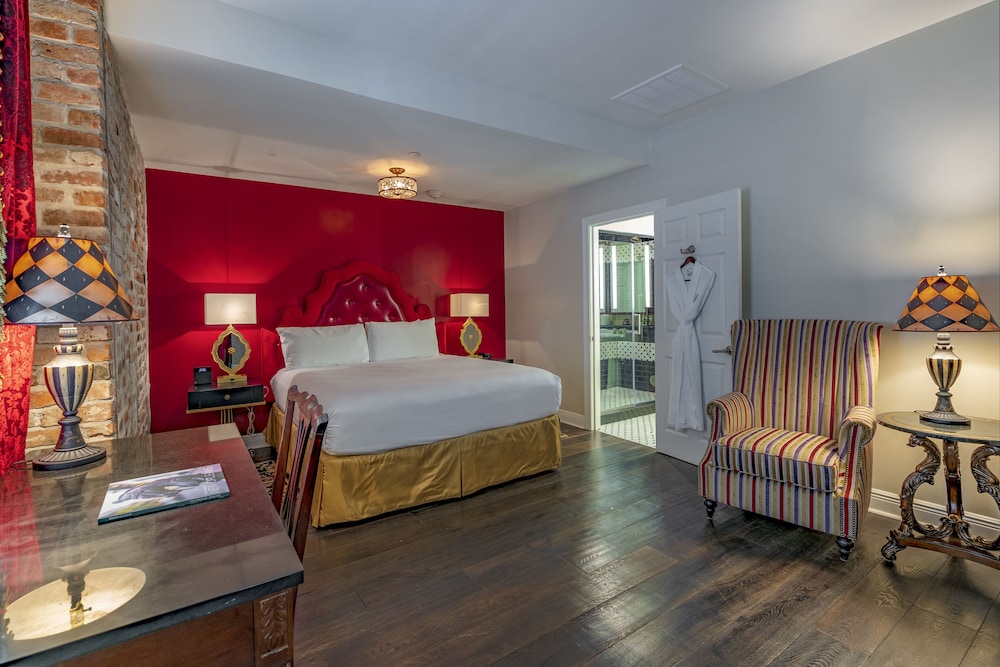 Superior Carriage House King - Photo 1
