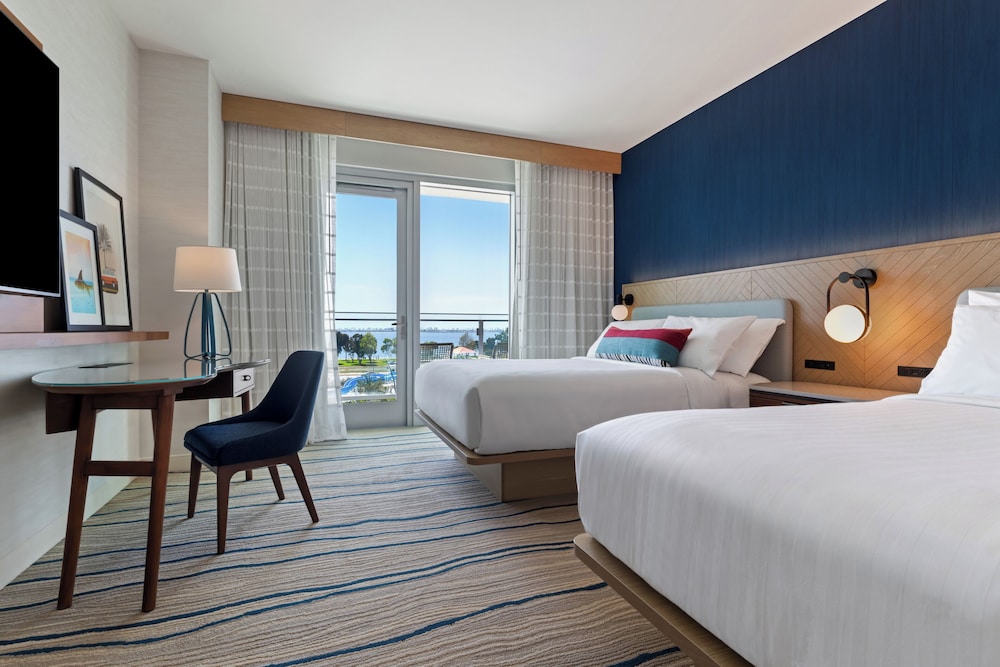 Room, 2 Queen Beds, Balcony (Mobility Accessible, Roll-in Shower)