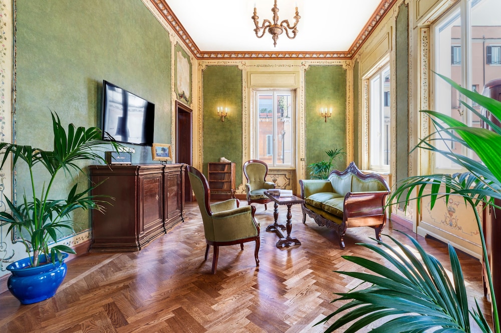 Suite, City View