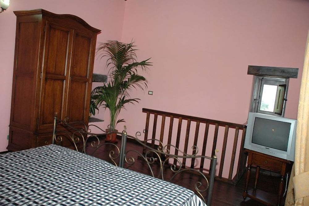 Double or Twin Room - Photo 2