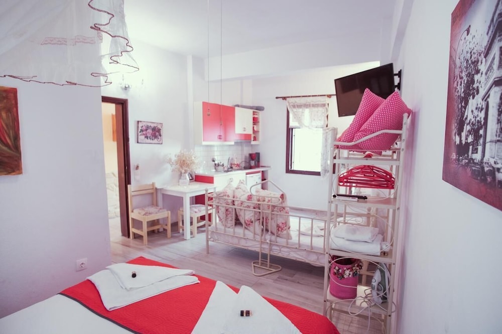 Studio (Silver- Red)