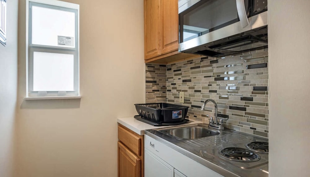 King Bed w/Kitchenette