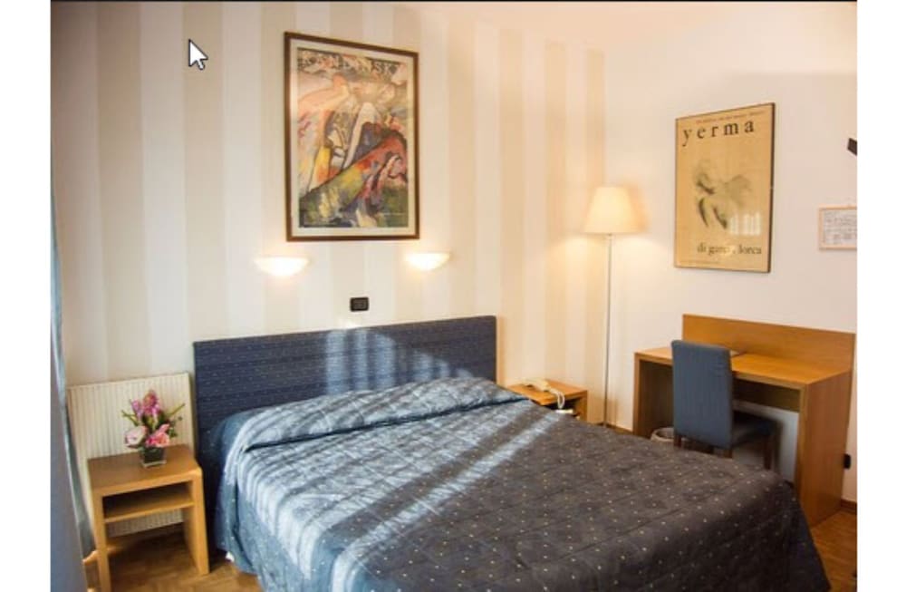 Standard Double or Twin Room, 1 Bedroom, City View photo 3