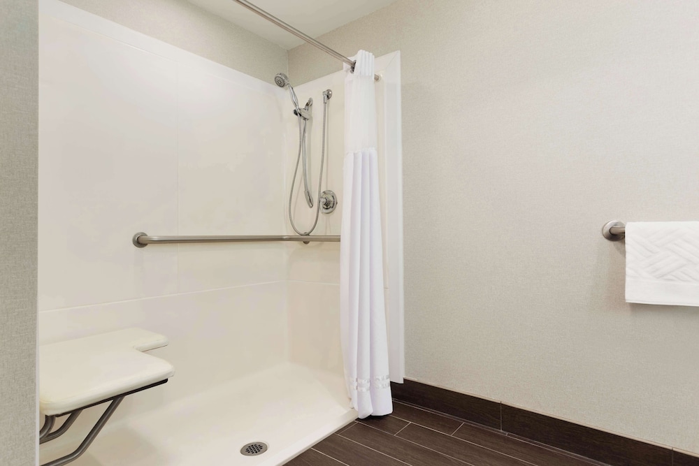 Room, Accessible, Non Smoking - Photo 3