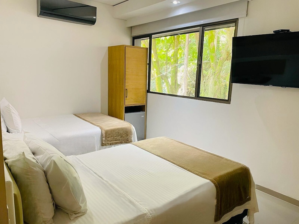 Basic Twin Room photo 3