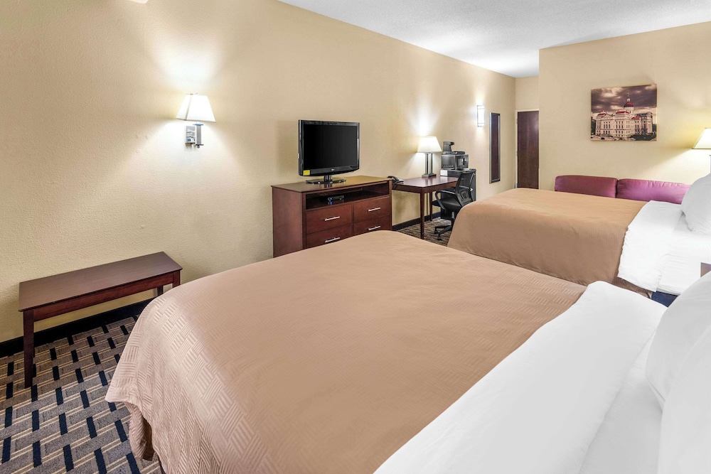 Room, 2 Queen Beds - Photo 4