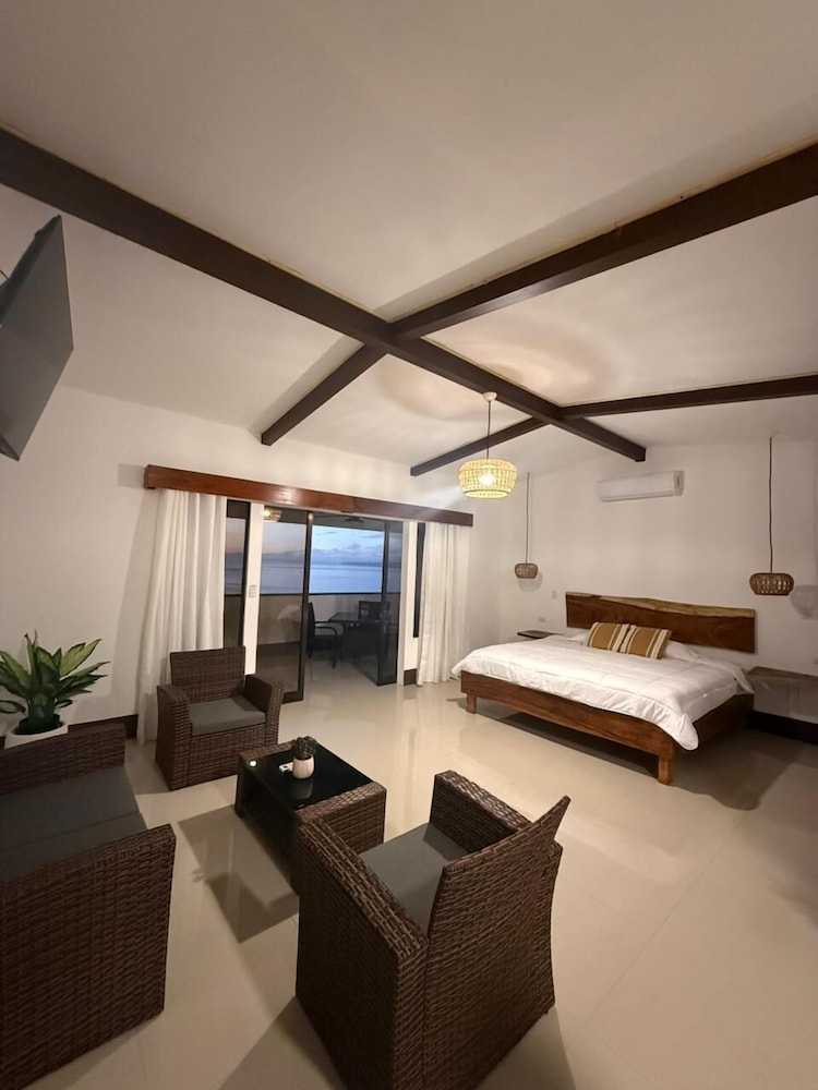 Comfort Room, Terrace