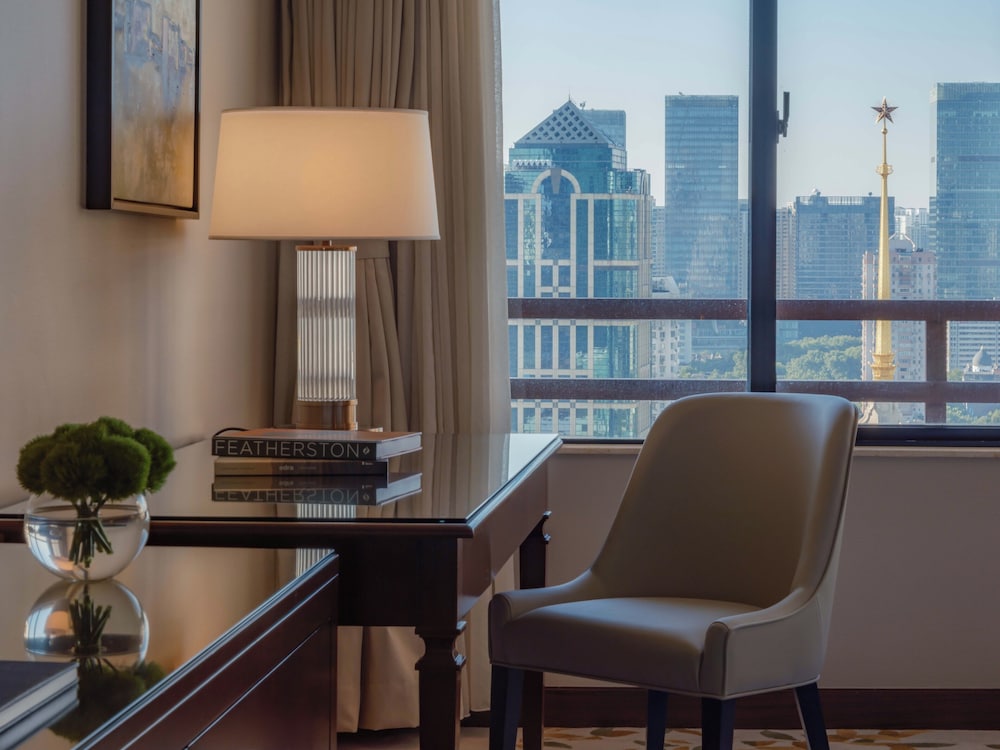 Club Premier Suite - King photo 2