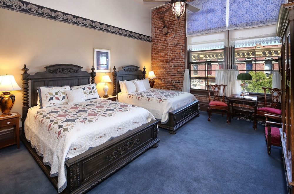 Room, 2 Queen Beds (2nd and 3rd Floors) photo 3