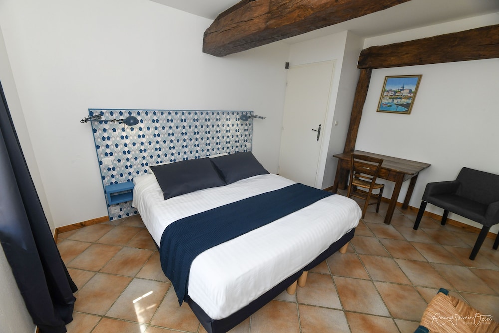 Double Room (Bleue)