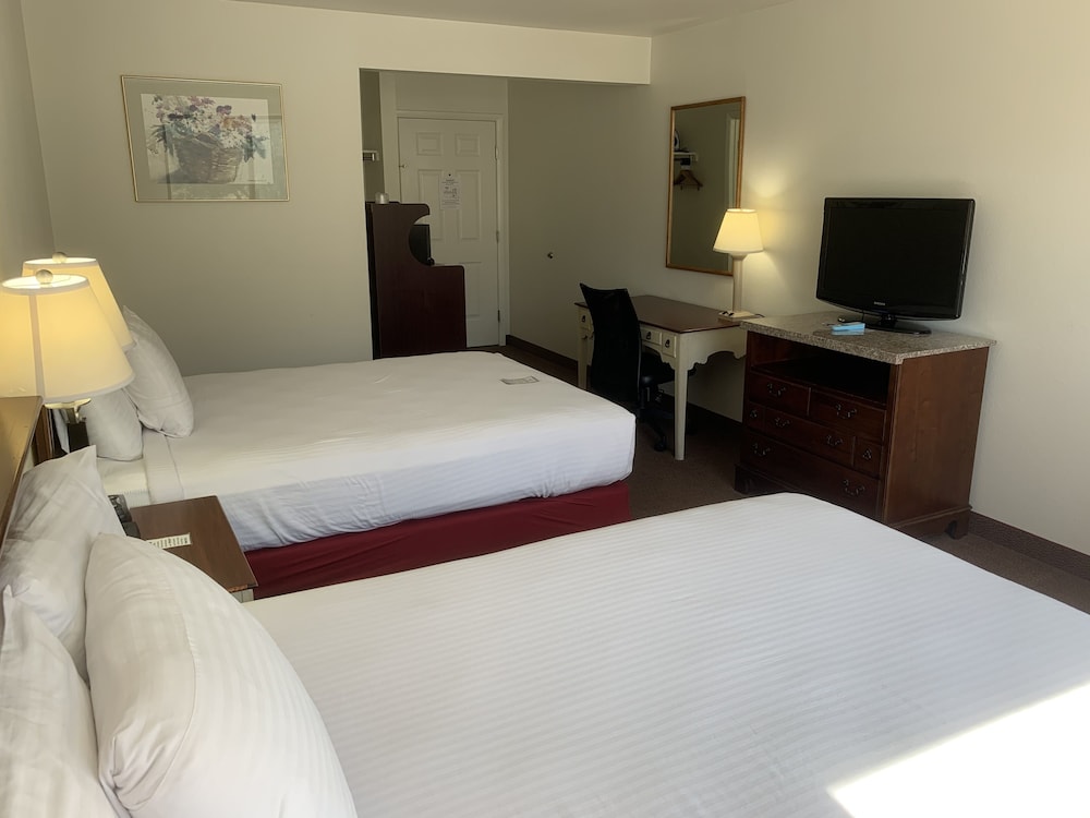 Room, 2 Queen Beds, Non Smoking, Kitchenette