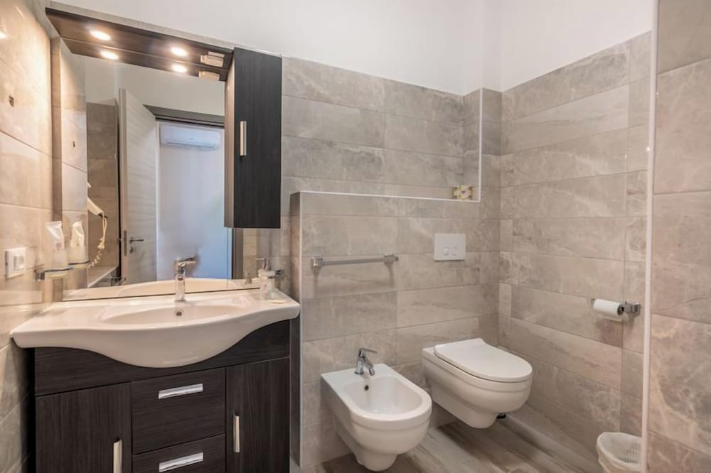 Standard Double Room - Photo 4
