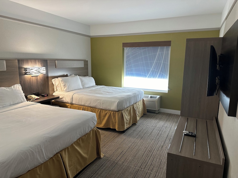 Suite, Multiple Beds - Photo 2