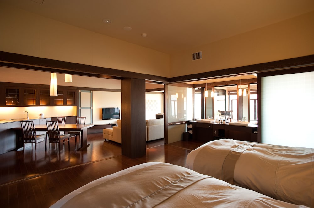 Premium Suite with Private Open-Air Hot Spring (In-Room Kaiseki Dinner Included)