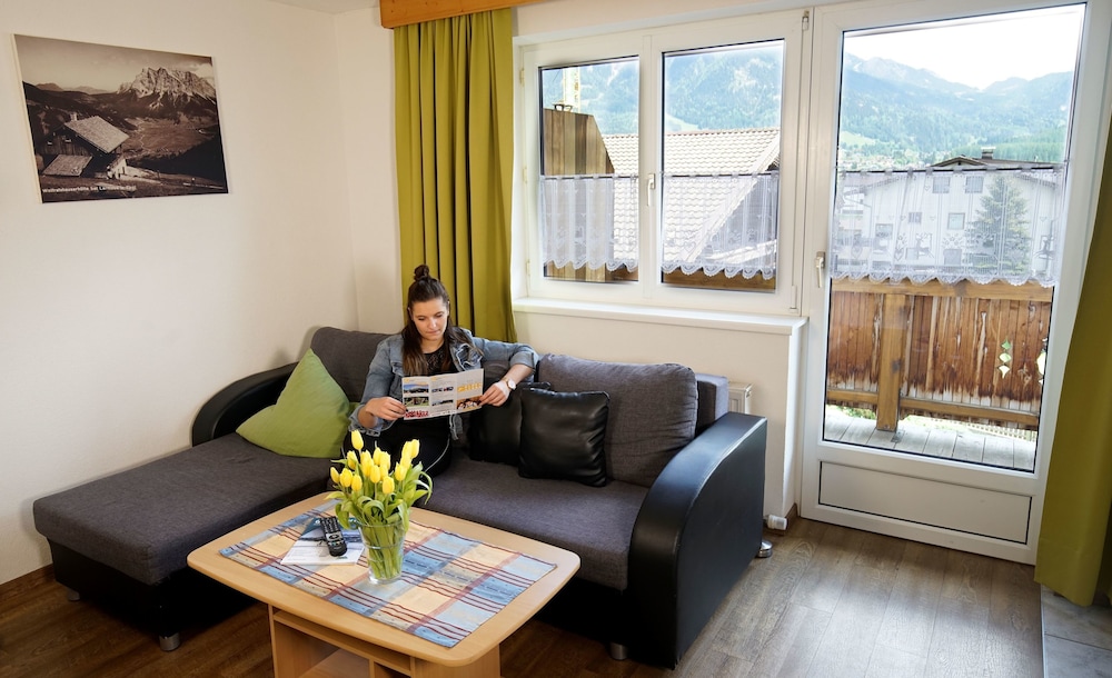 Traditional Apartment, 2 Bedrooms, Balcony, Mountain View (Zugspitze) photo 2