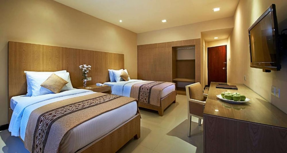 Deluxe Twin Room with Sea View photo 3