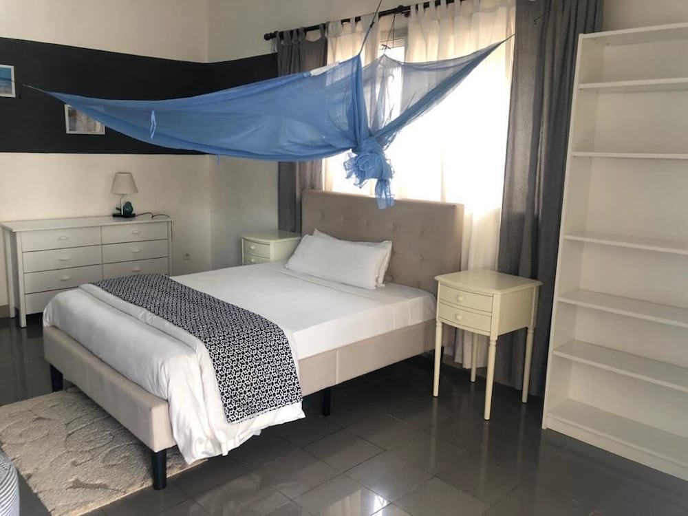 Junior Room, Pool View