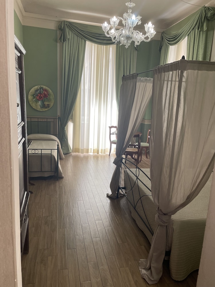 Deluxe Quadruple Room photo 2