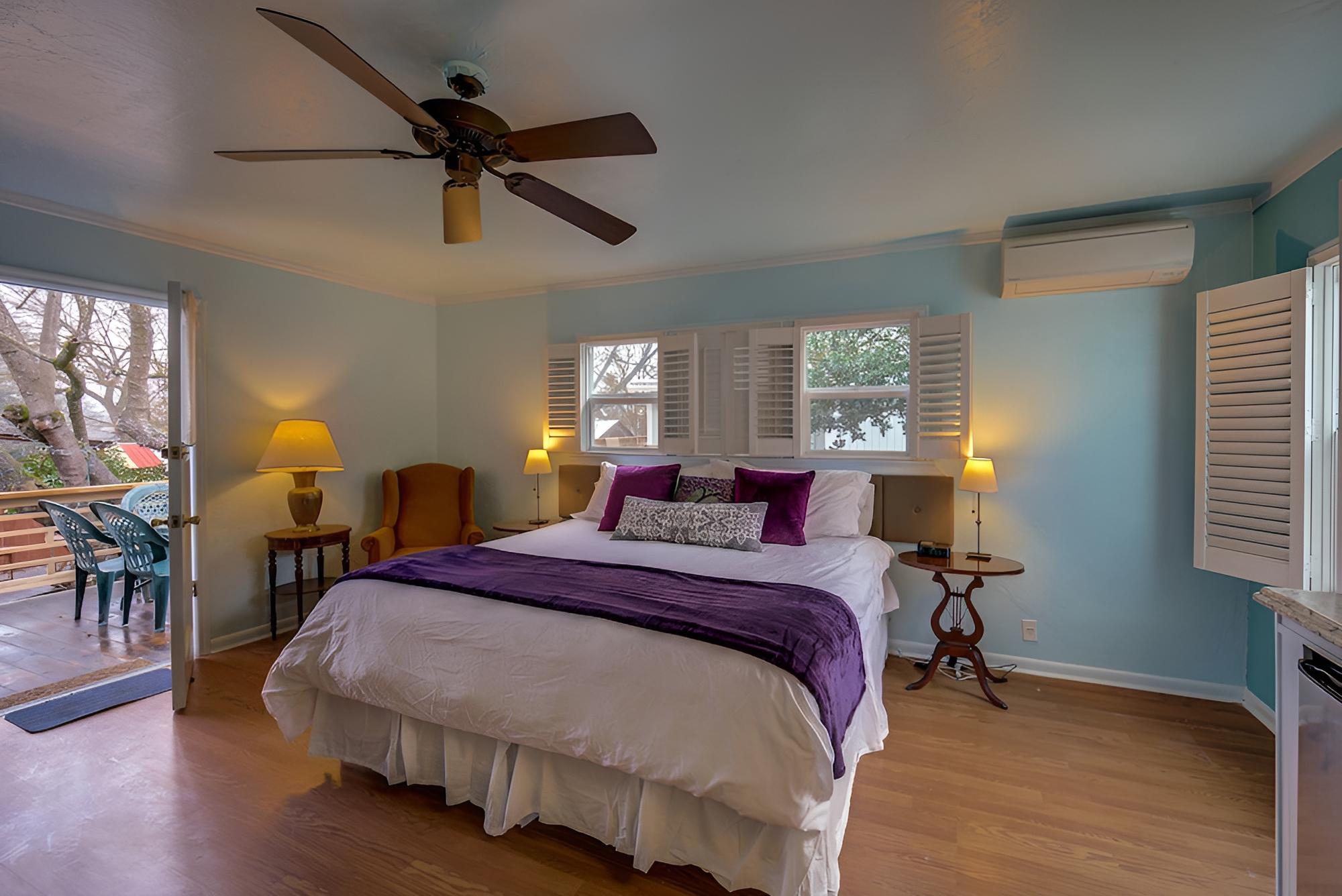 Luxury Suite, 1 King Bed, Jetted Tub, Garden View