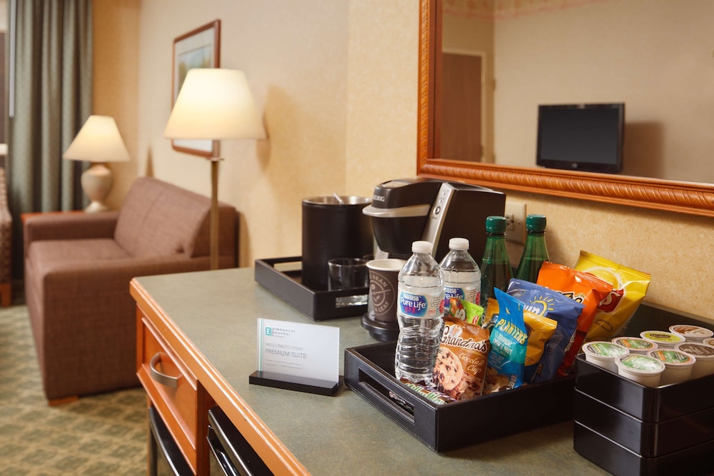 Premium Suite, 1 King Bed, Hearing Accessible