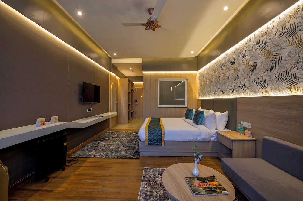 Majestic Tiger's Room