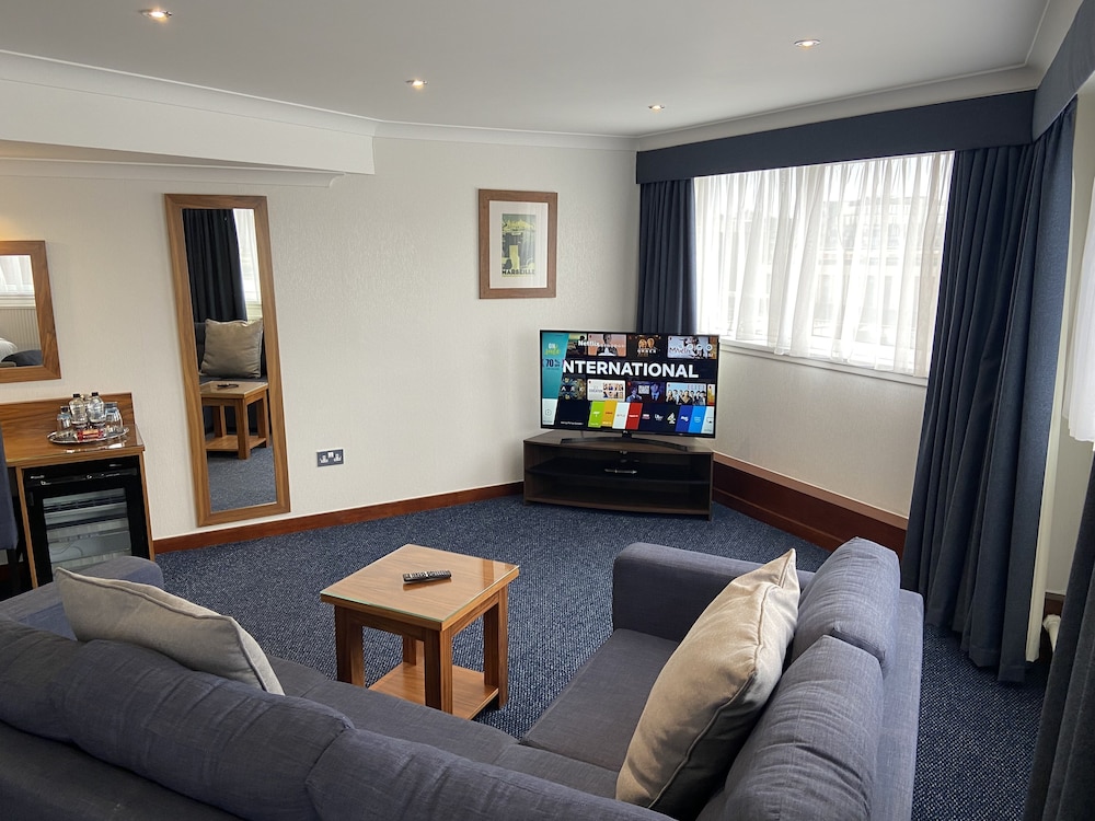 Executive Suite - Photo 5