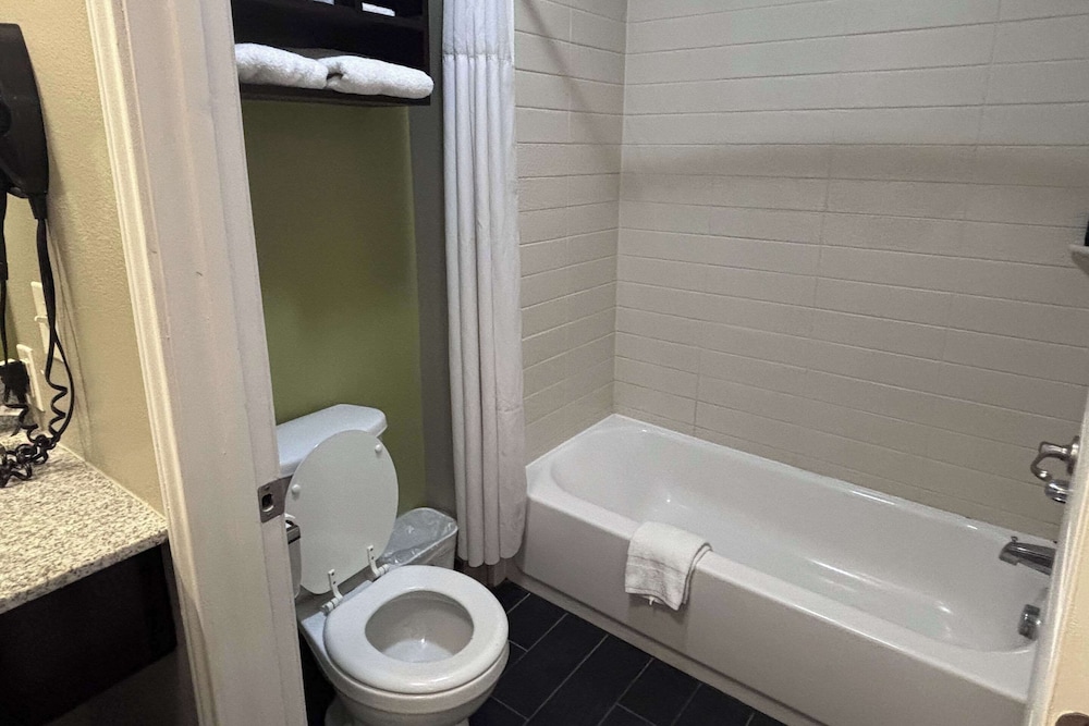 Rodeway Inn, Photo 9